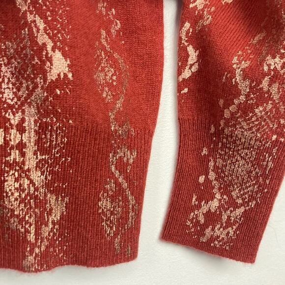 New BRODIE CASHMERE V Neck Sweater in Cinnamon/Champagne - Picture 6 of 13